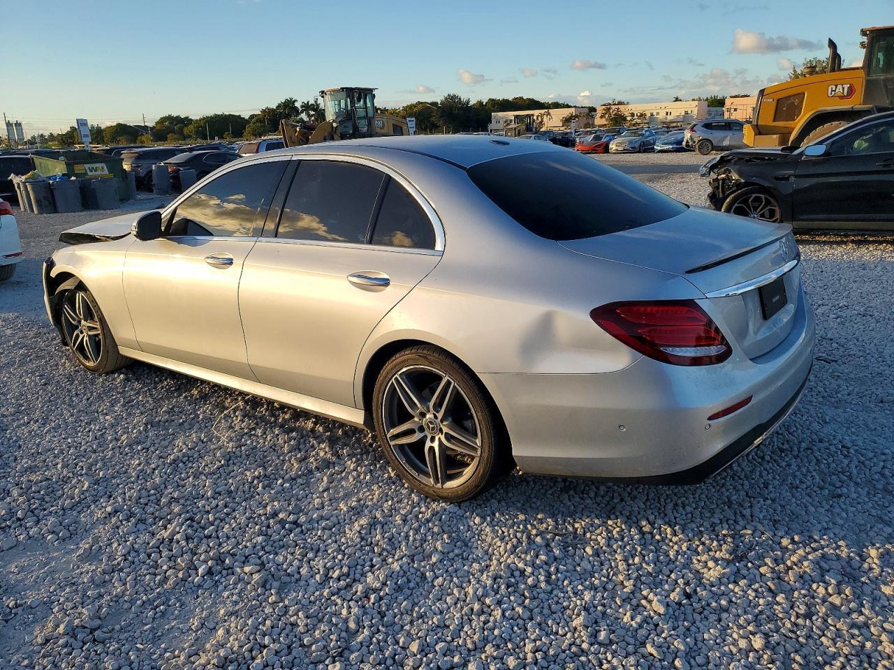 2019 Mercedes-Benz E 300 - Фото 2