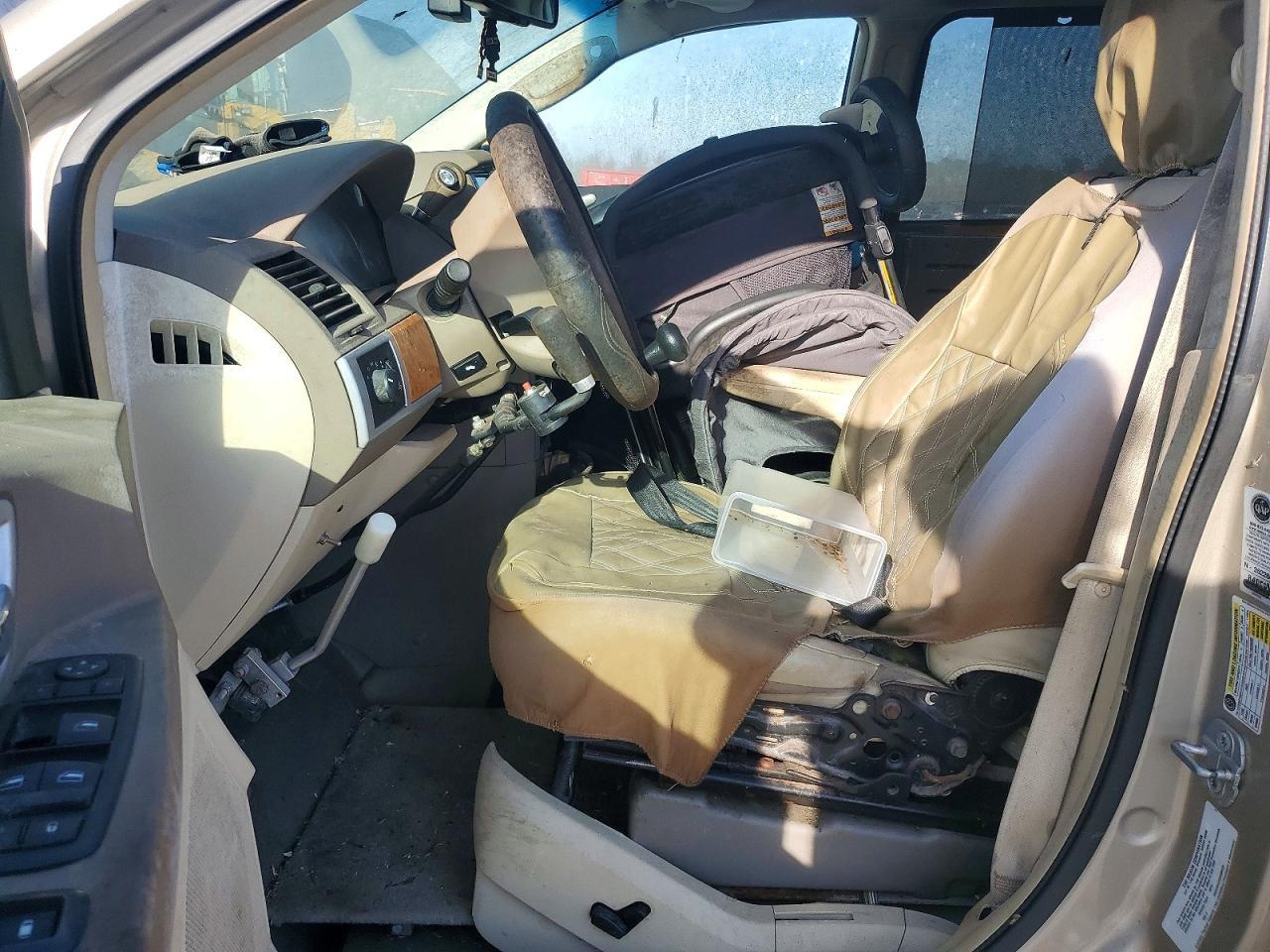 2009 Chrysler Town And C - Фото 7