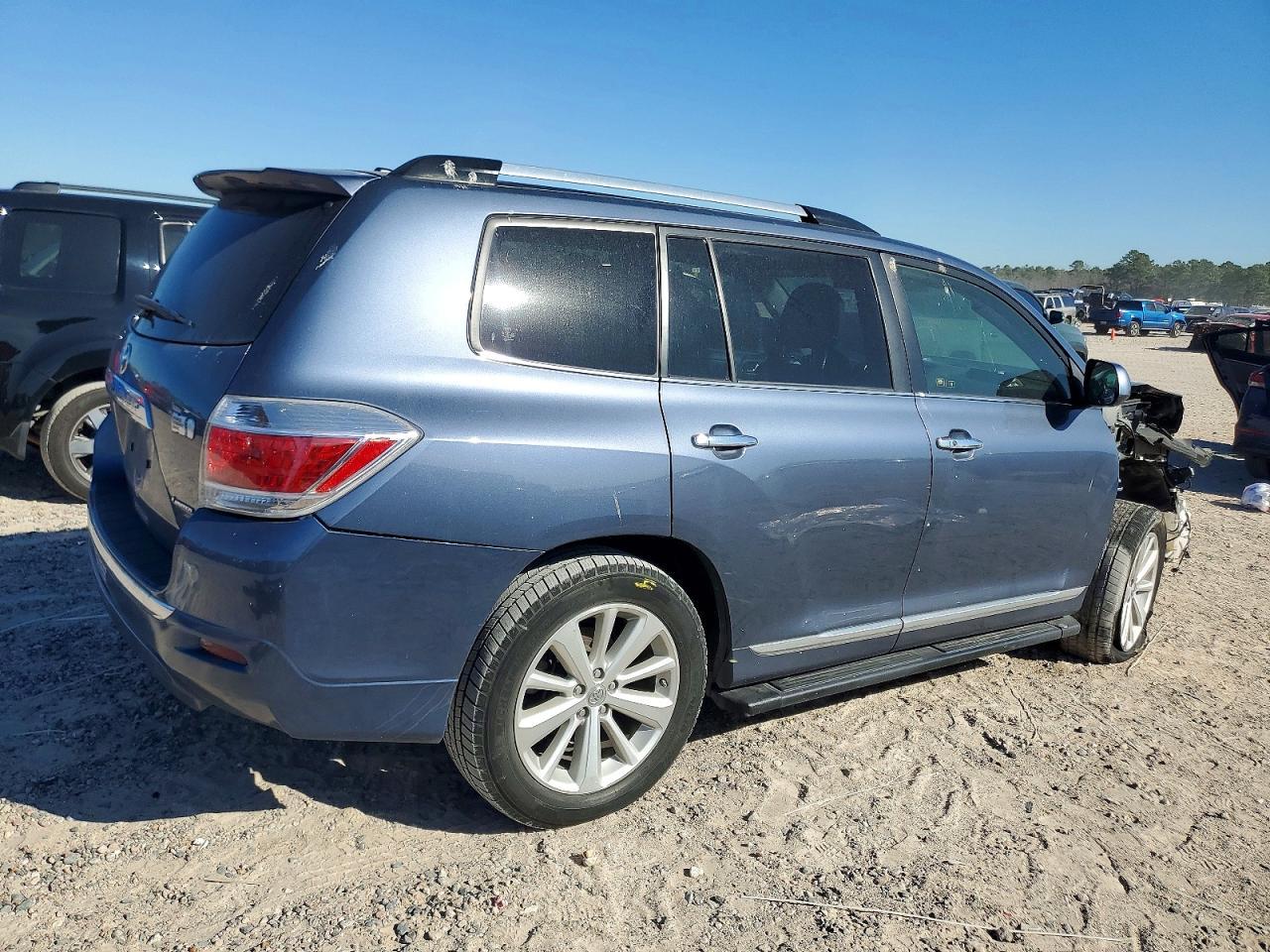 2013 Toyota Highlander Hybrid Limited - Image 3
