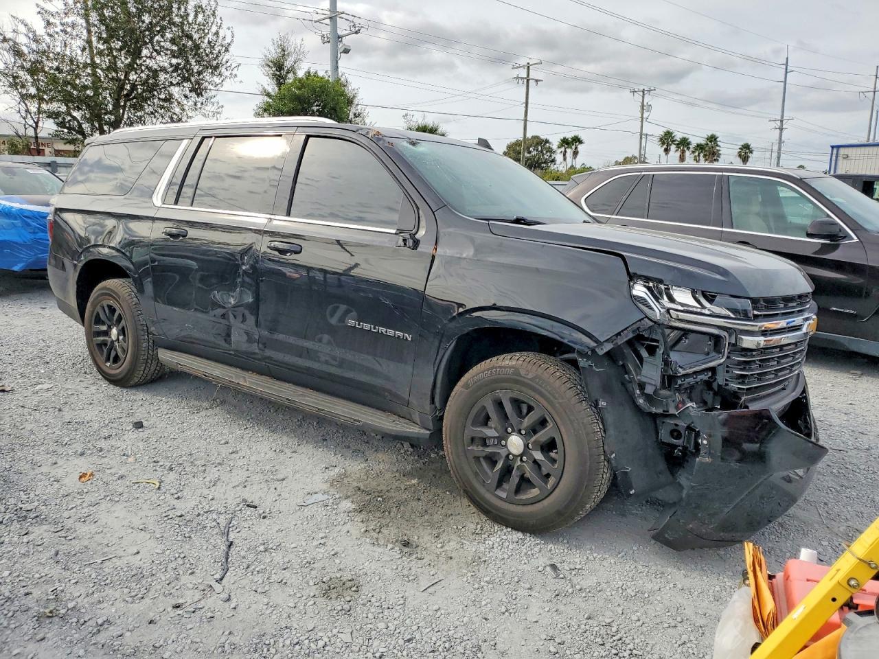 2022 Chevrolet Suburban C1500 Lt - Image 4