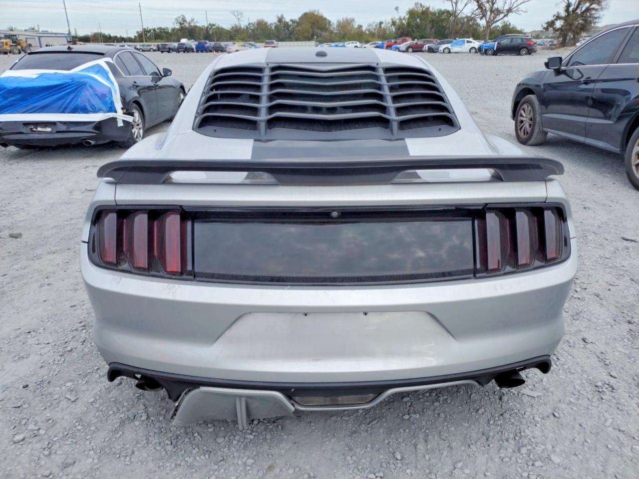 2015 Ford Mustang - Image 6