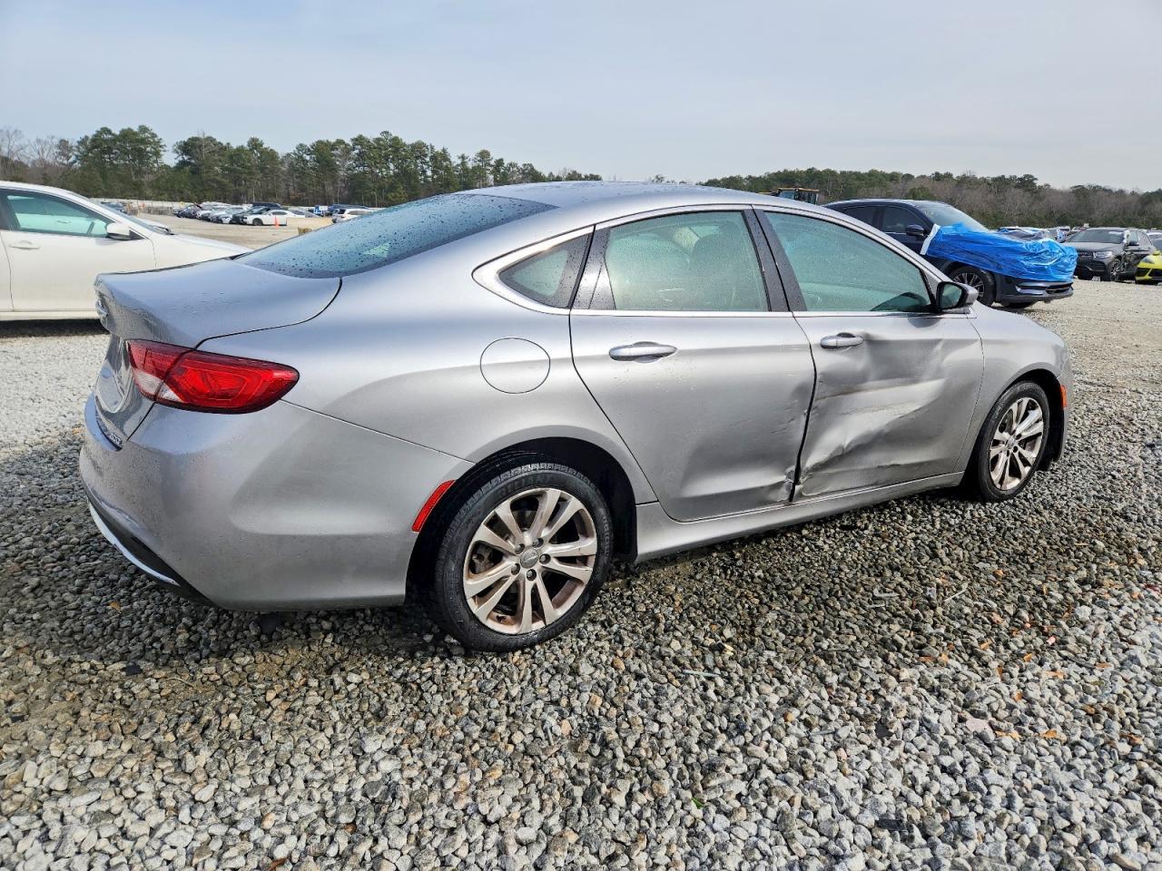 2015 Chrysler 200 Limited - Фото 3