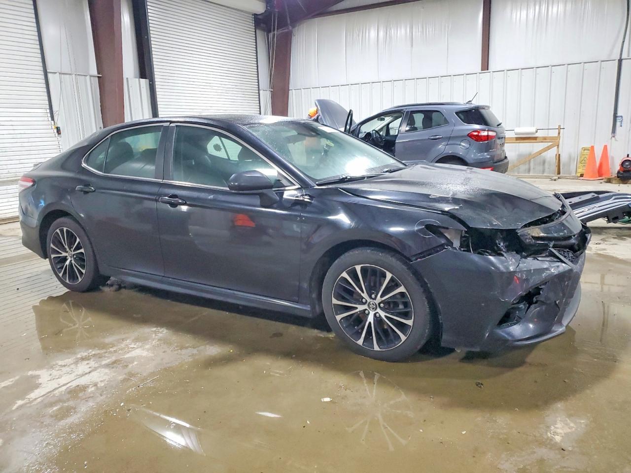 2020 Toyota Camry Se - Фото 4