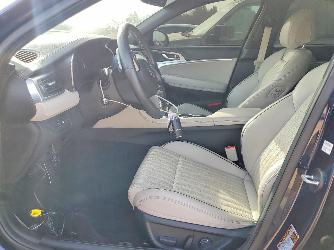 2023 Genesis G70 Base - Image 7