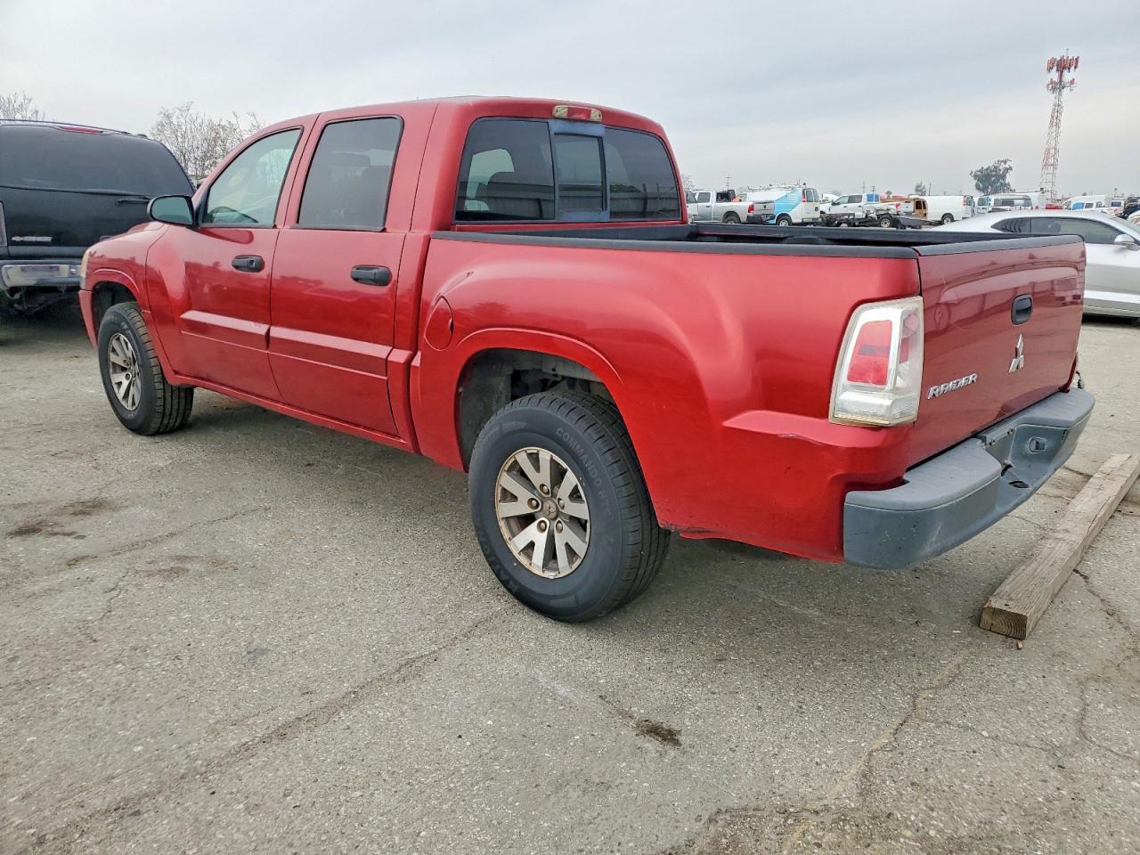 2009 Mitsubishi Raider Ls - Image 2