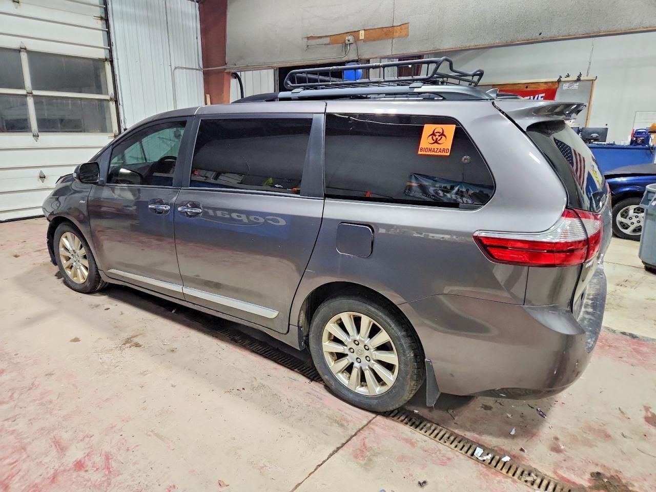 2016 Toyota Sienna Xle - Image 2