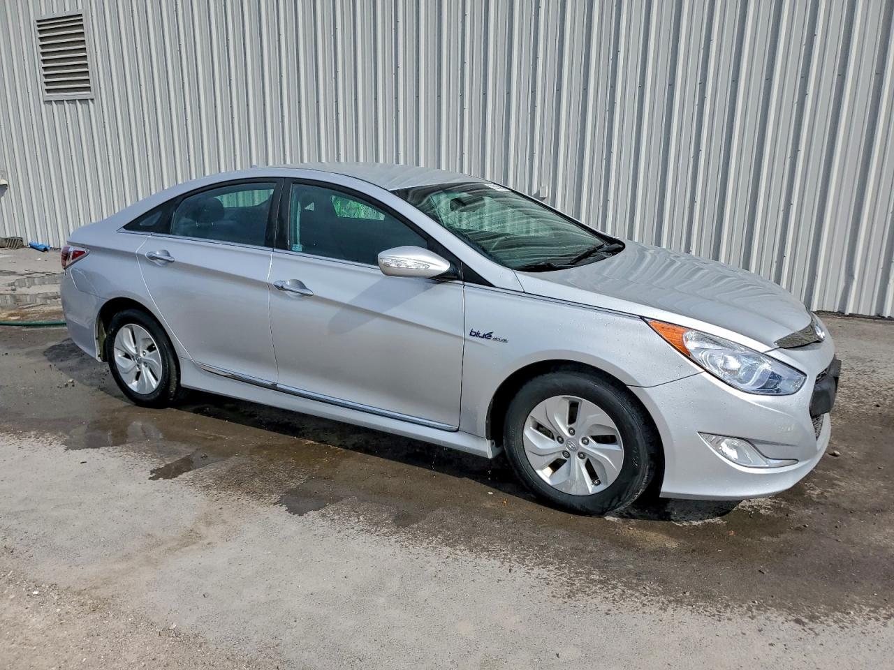 2015 Hyundai Sonata Hybrid - Image 4