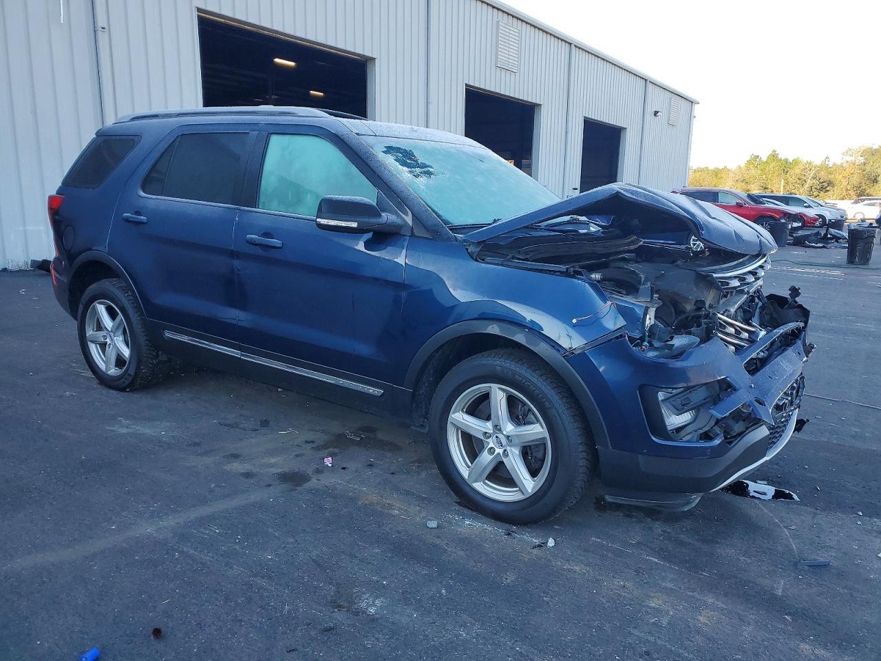 2017 Ford Explorer Xlt - Image 4