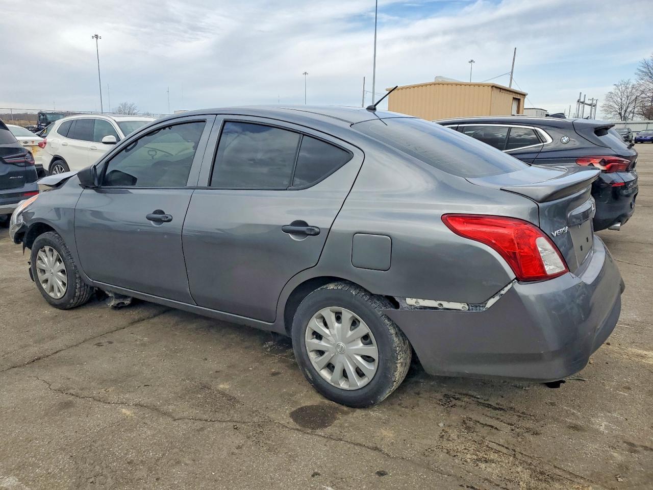 2019 Nissan Versa S - Фото 2