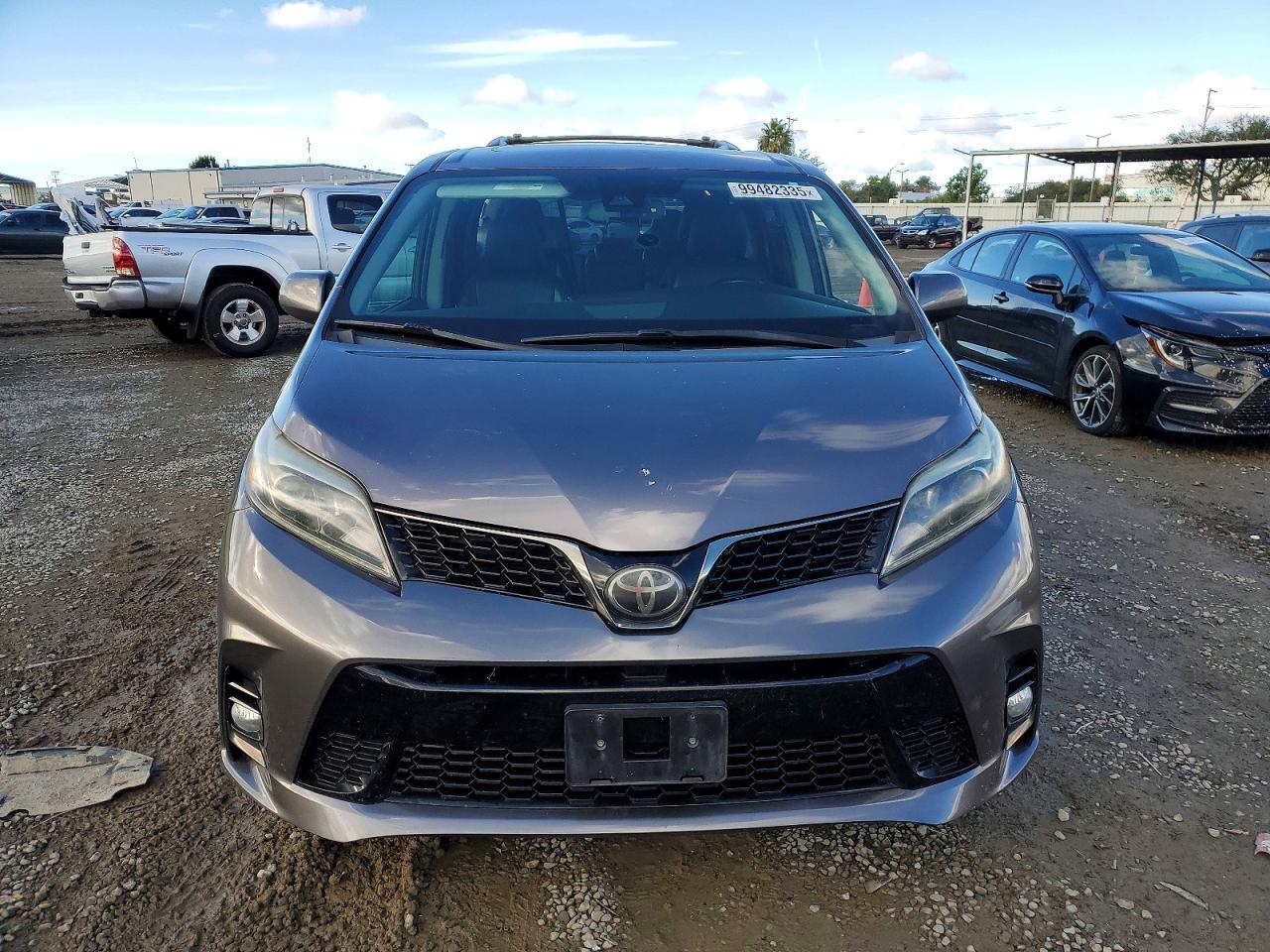 2019 Toyota Sienna Se - Фото 5