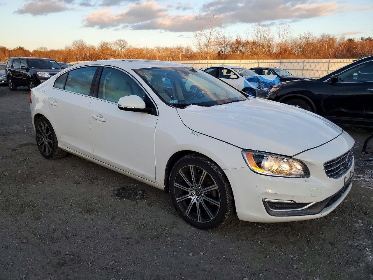 2017 Volvo S60 Premier - Image 4