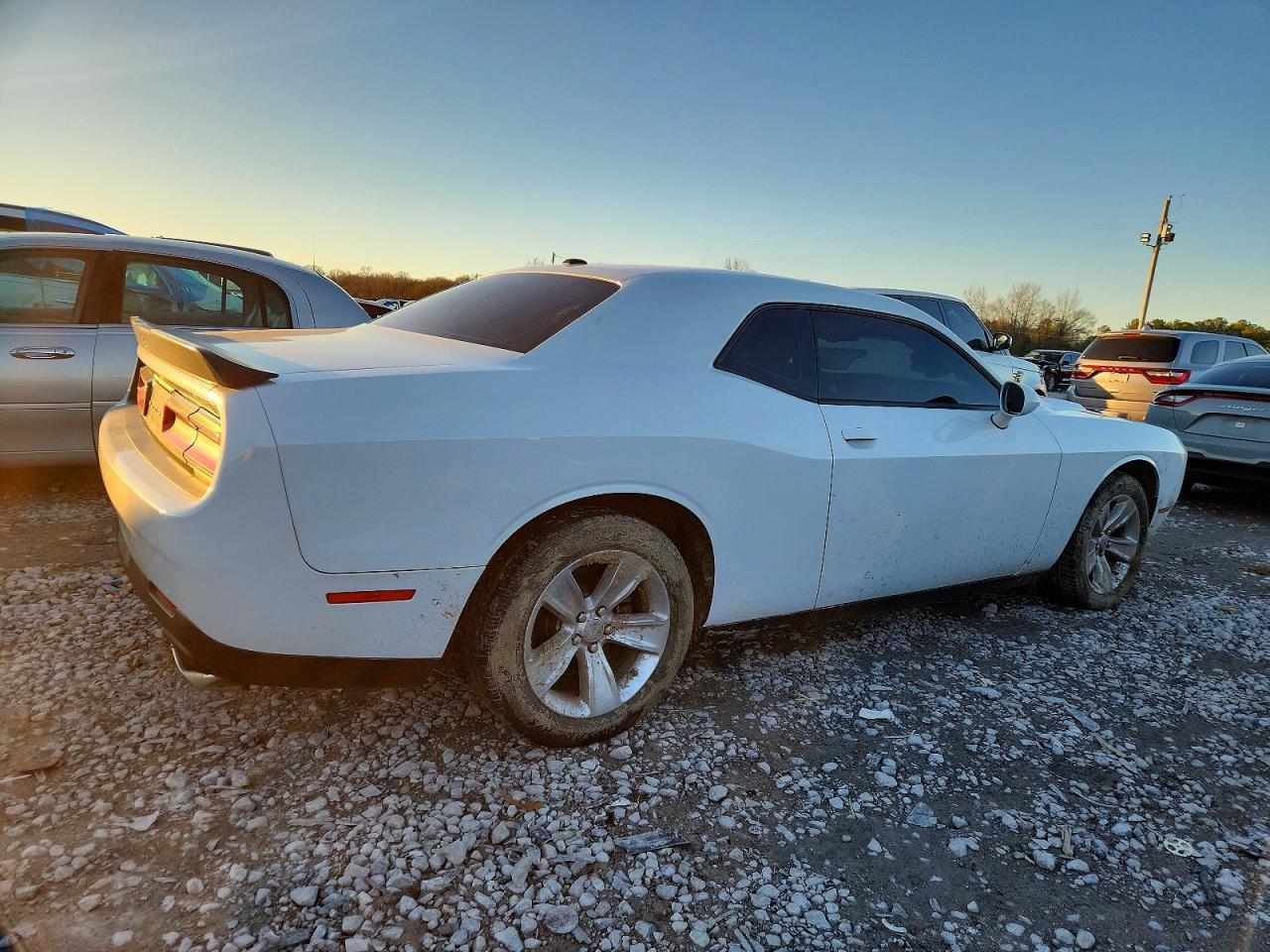2023 Dodge Challenger Sxt - Фото 3