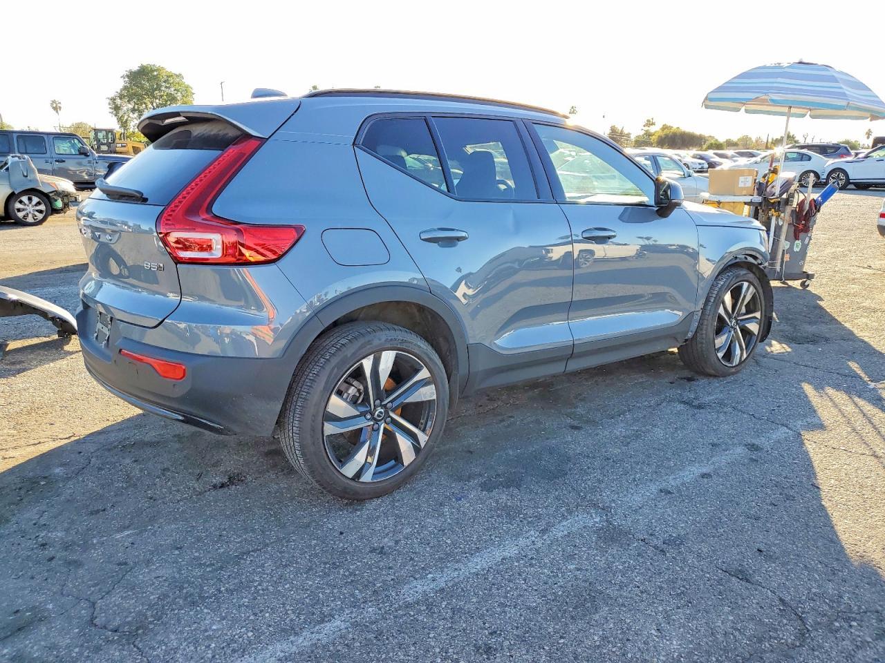 2023 Volvo Xc40 Plus - Image 3