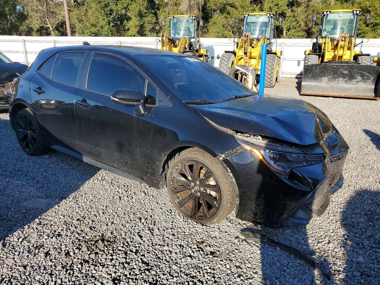 2022 Toyota Corolla Hatchback Se Nightshade Edition - Image 4