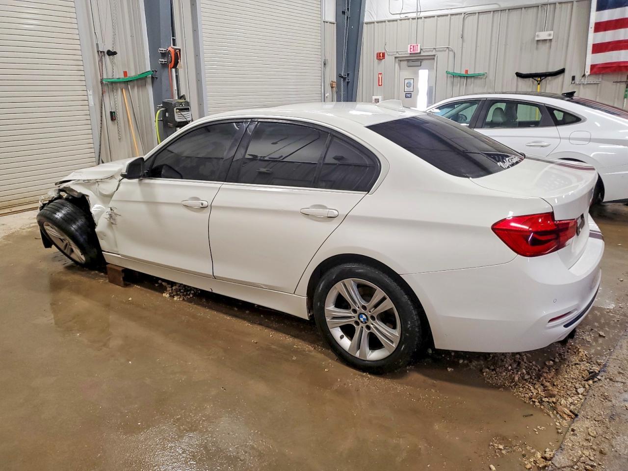 2017 BMW 330 Xi - Фото 2