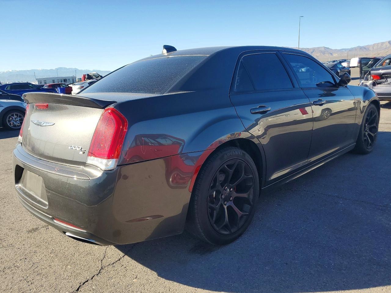 2018 Chrysler 300 S - Фото 3