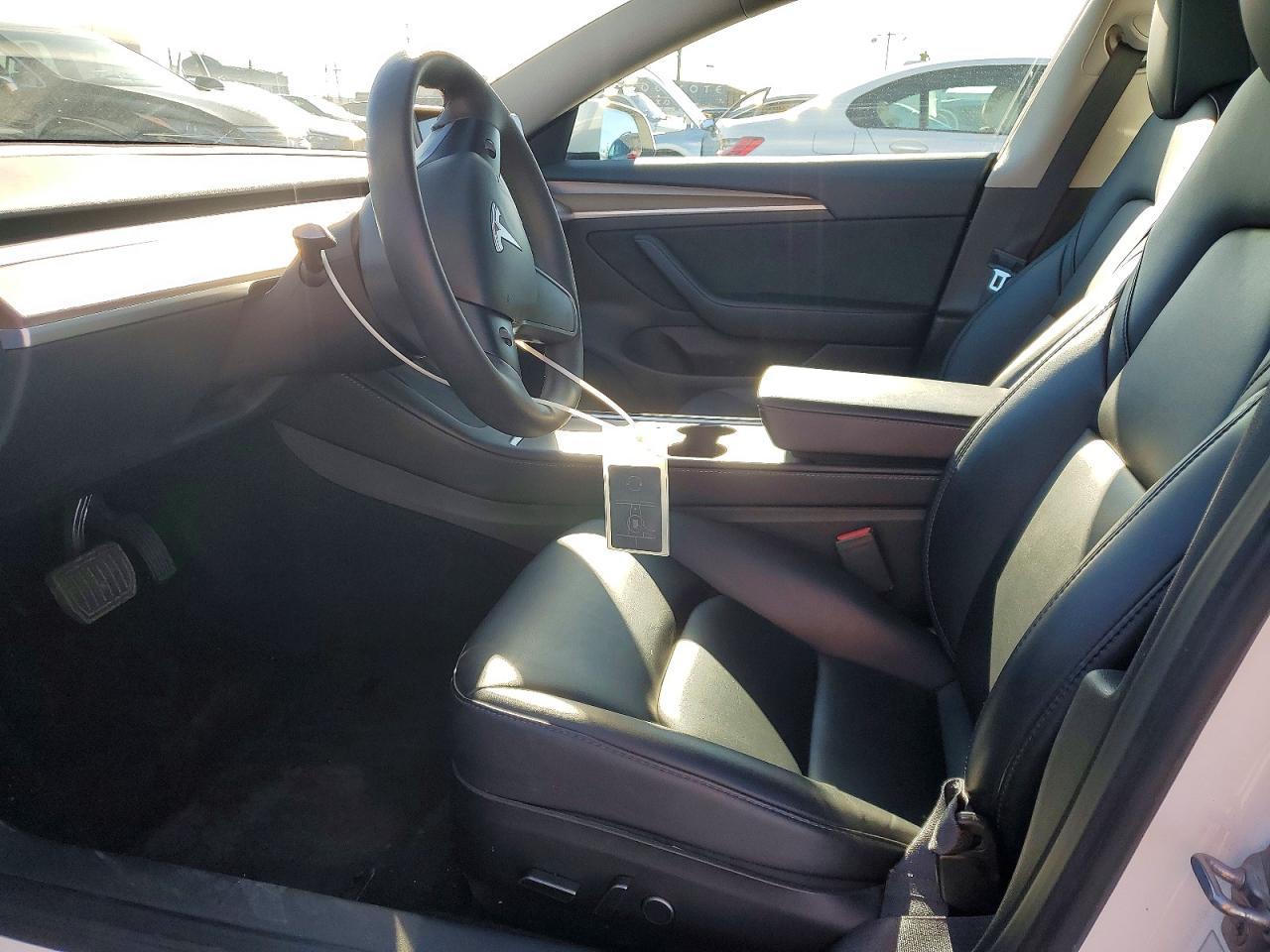 2023 Tesla Model 3 - Image 7