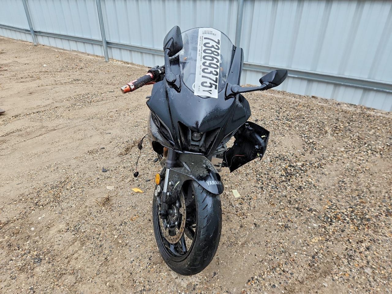 2025 Yamaha Yzfr7 - Image 2