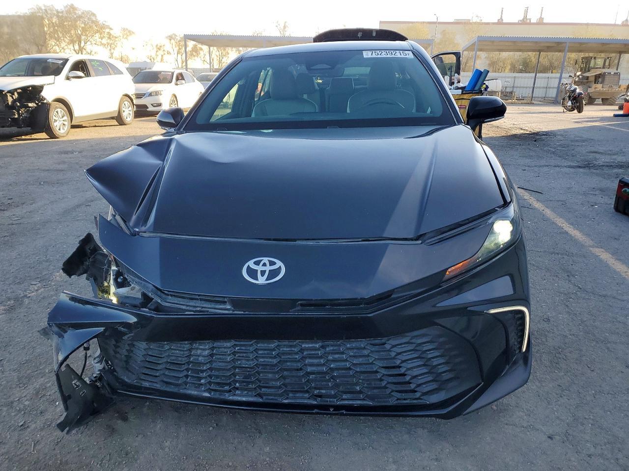 2025 Toyota Camry Se - Image 5