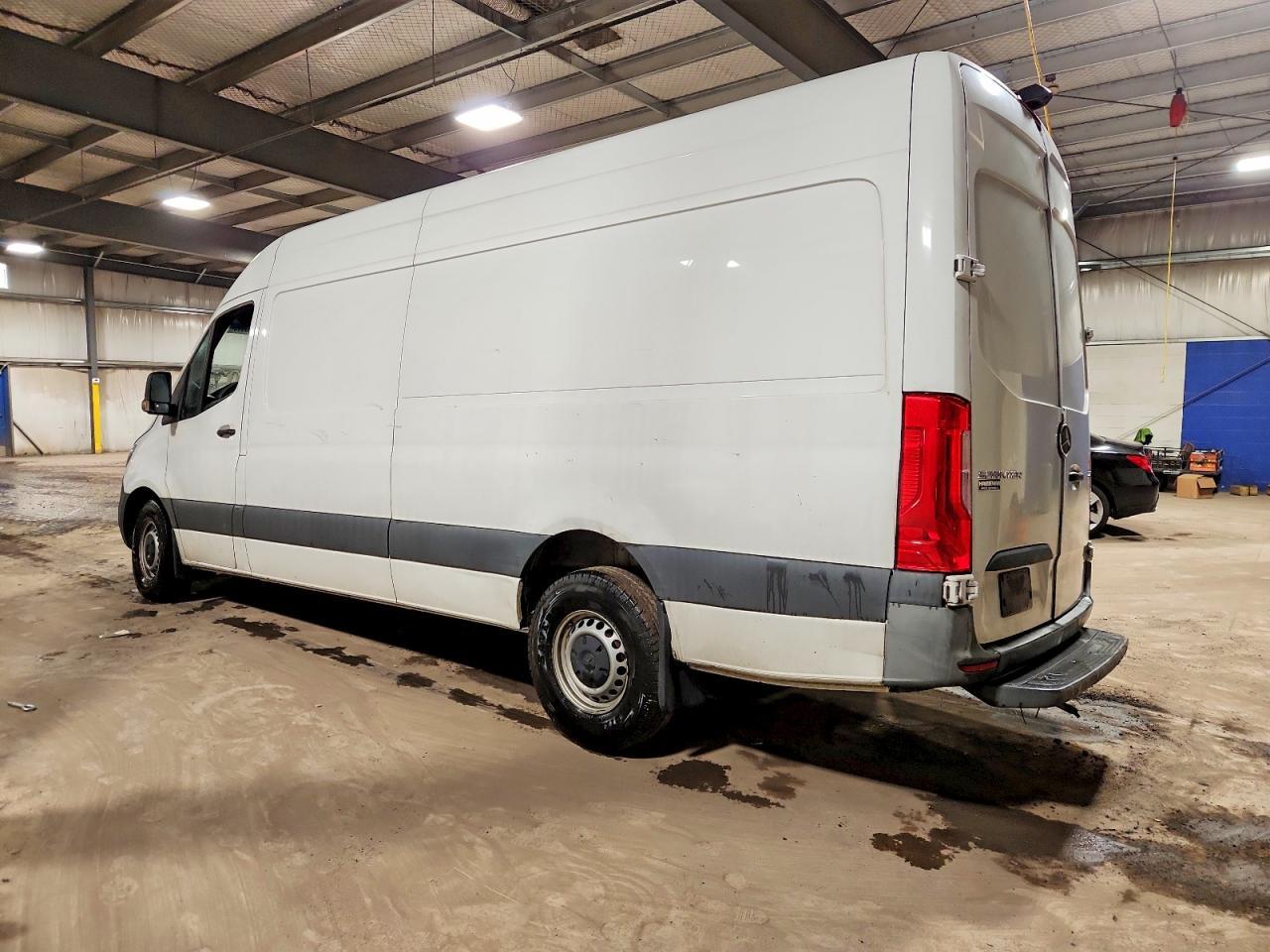 2021 Mercedes Benz Sprinter Delivery Van - Фото 2