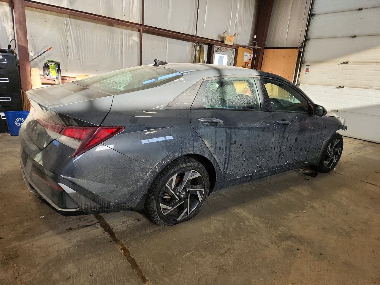 2025 Hyundai Elantra Preferred 4D - Фото 3