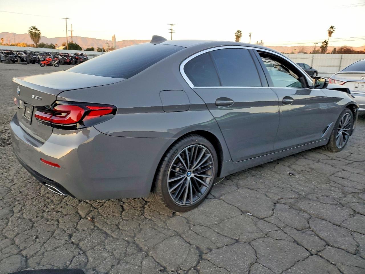 2022 BMW 530 I - Фото 3
