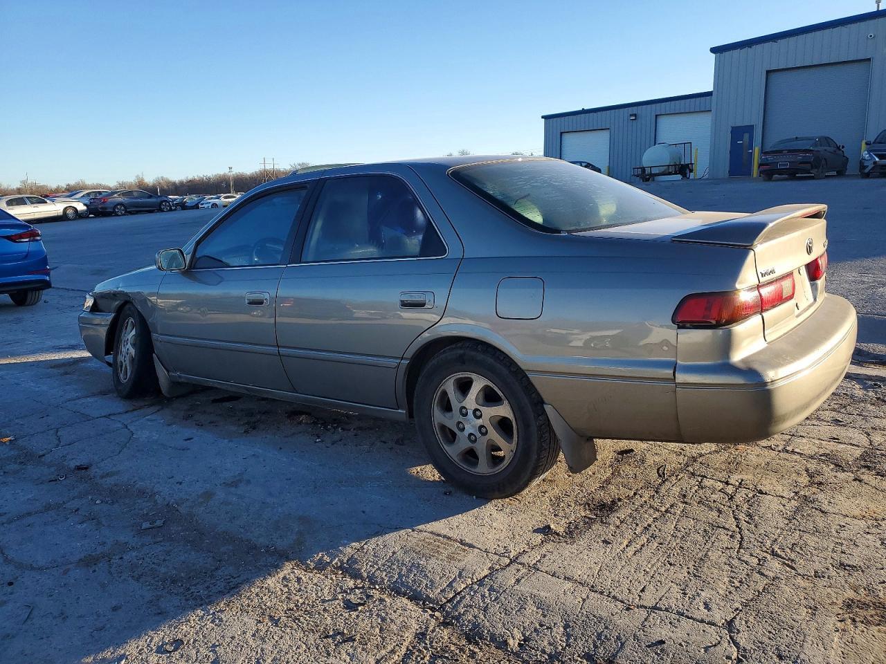 1999 Toyota Camry Le - Фото 2