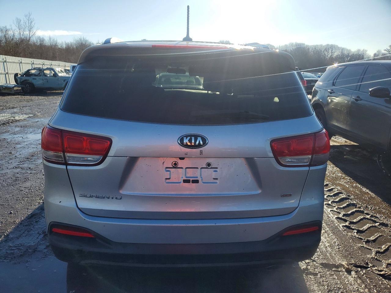 2017 Kia Sorento Lx - Image 6