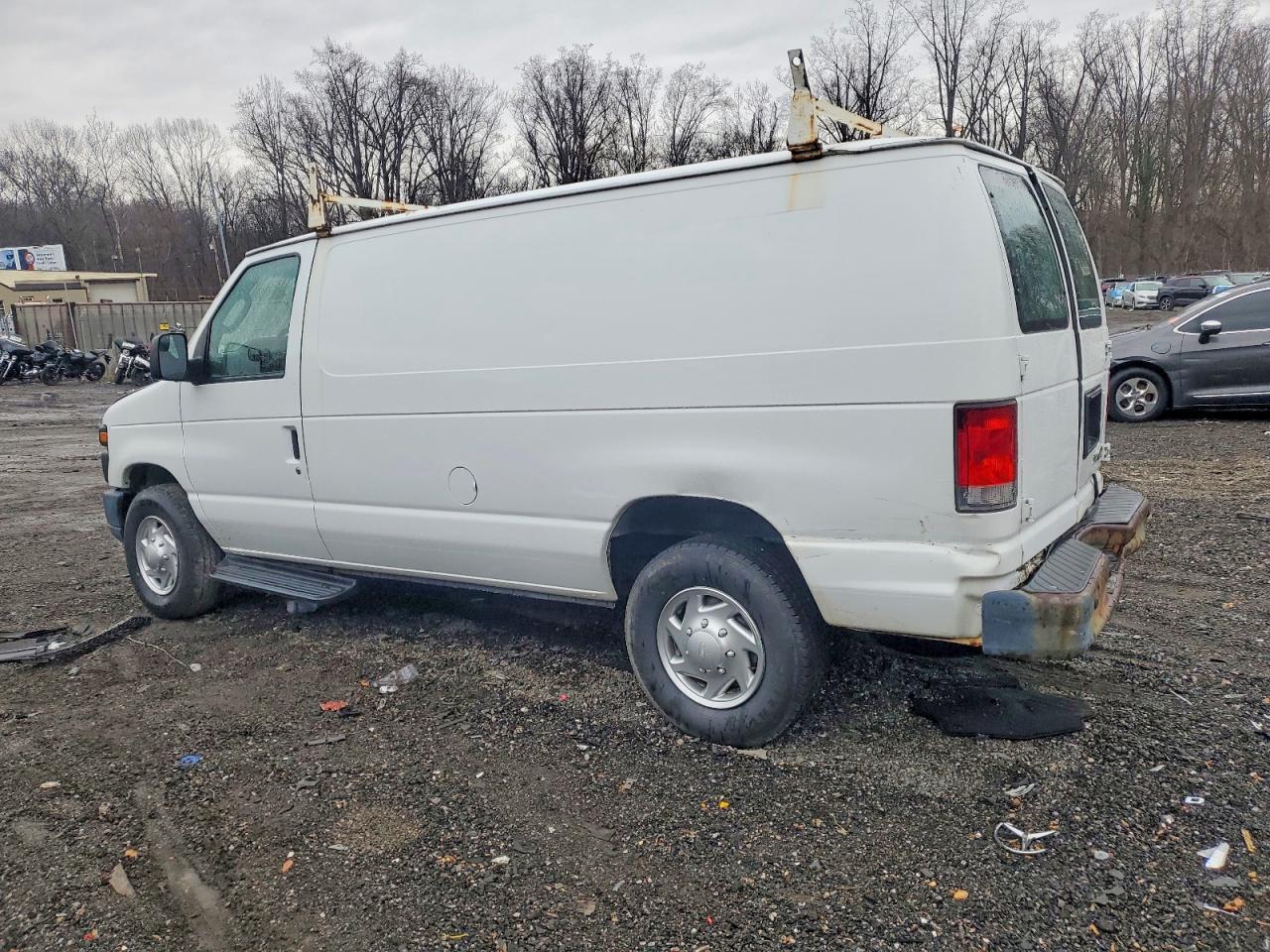 2014 Ford Econoline E250 Van - Image 2