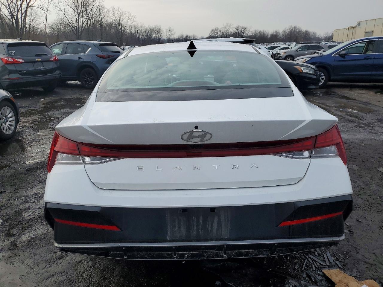 2025 Hyundai Elantra Sel - Image 6