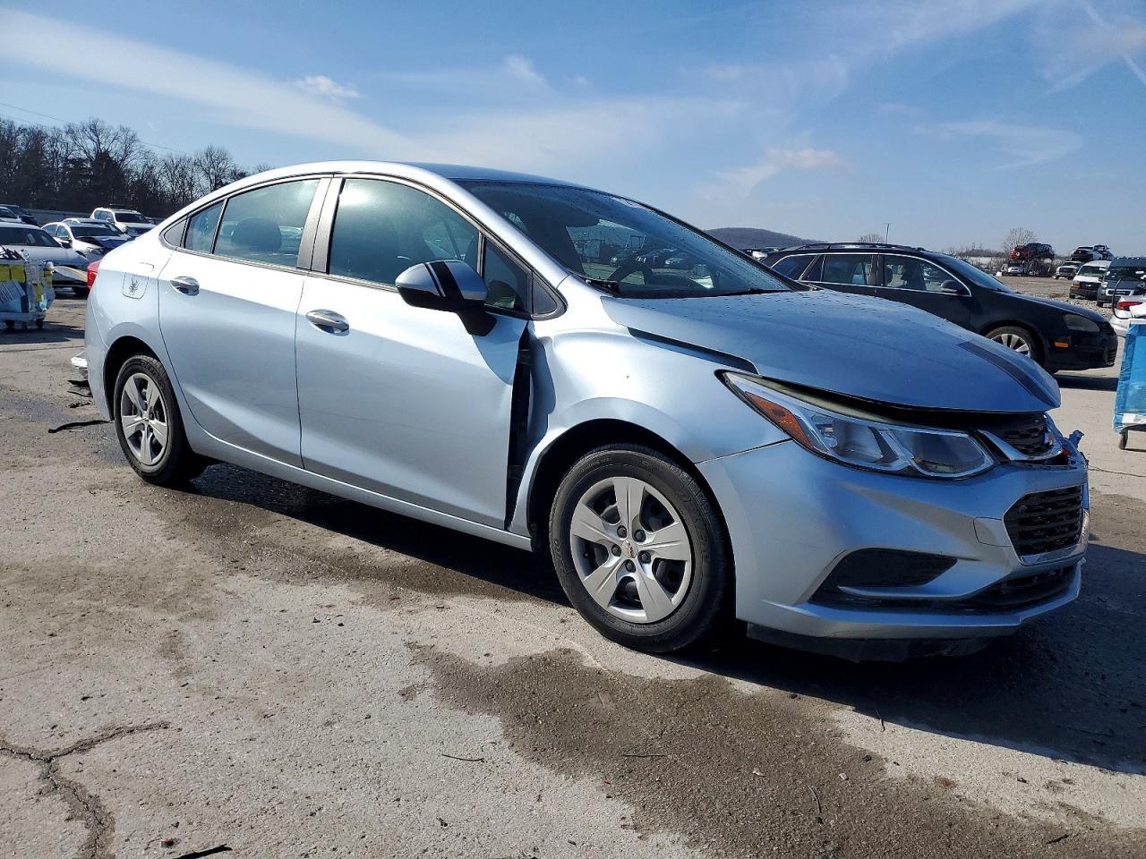 2017 Chevrolet Cruze Ls - Image 4