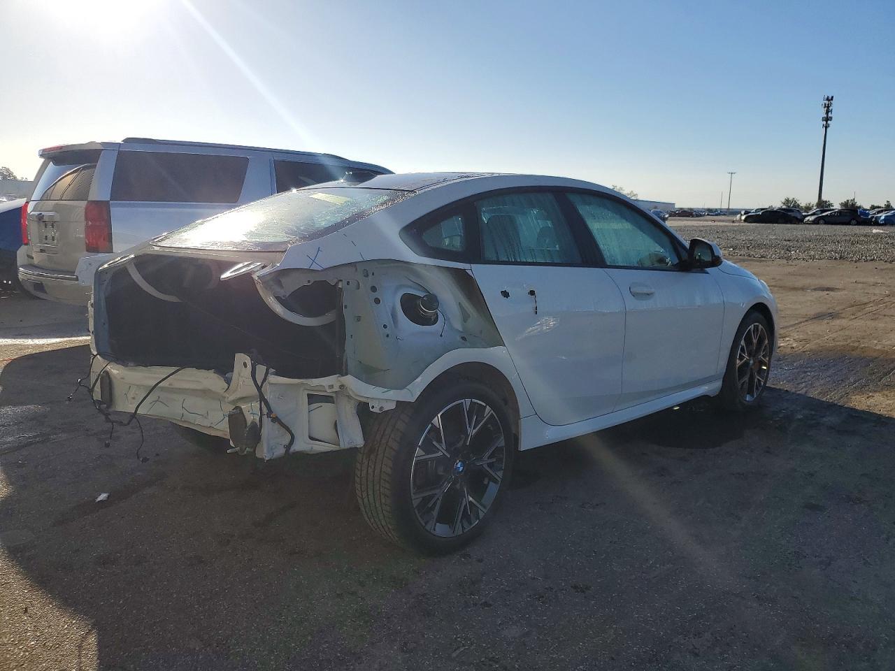 2025 BMW 228Xi - Фото 3