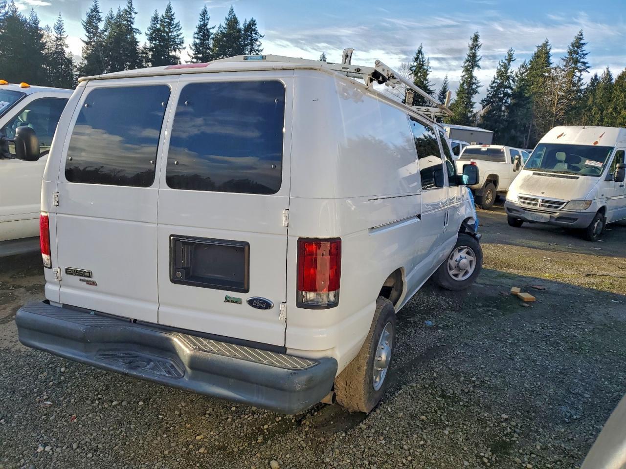 2011 Ford Econoline E150 Van - Фото 3