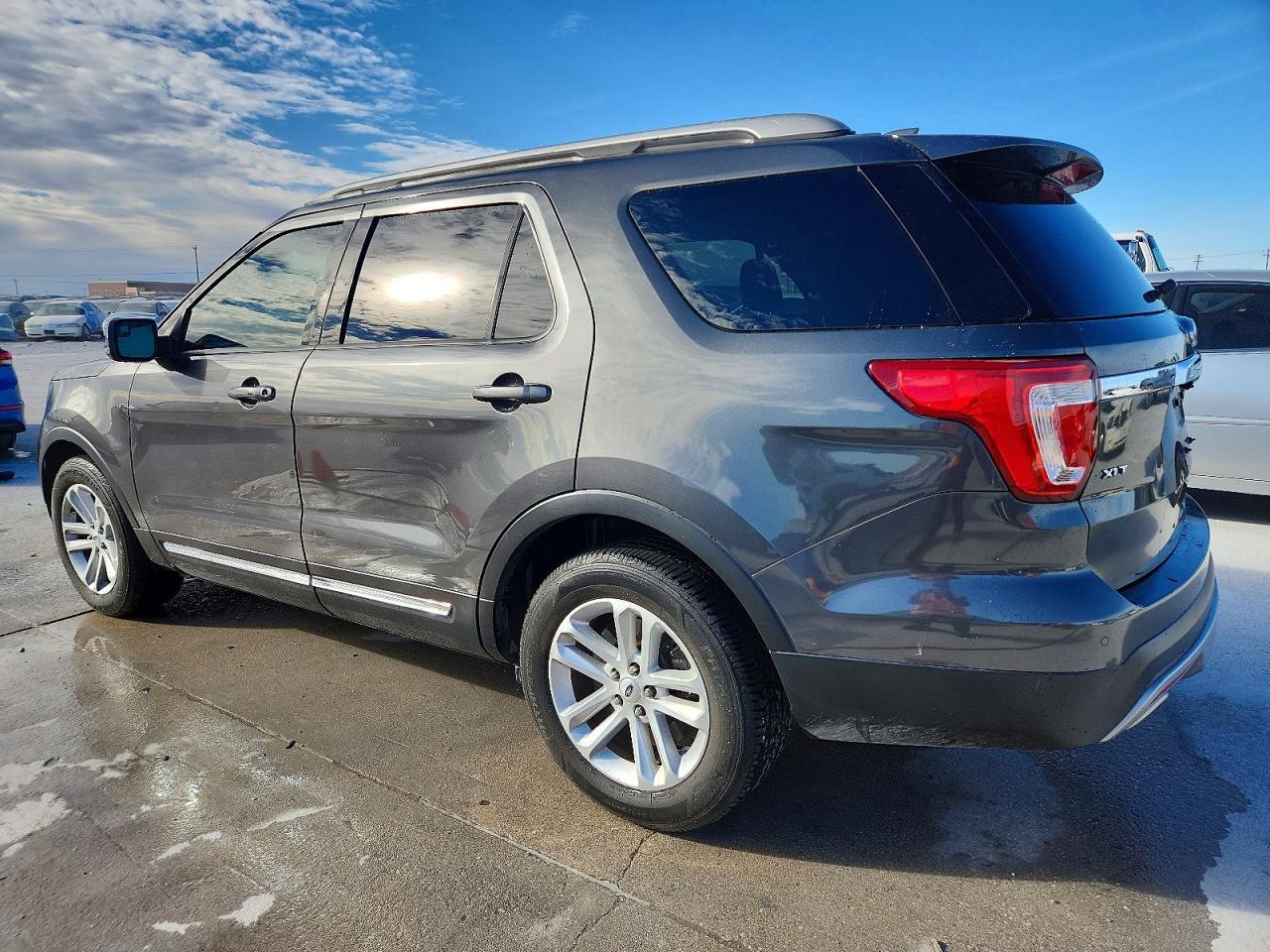 2017 Ford Explorer Xlt - Фото 2