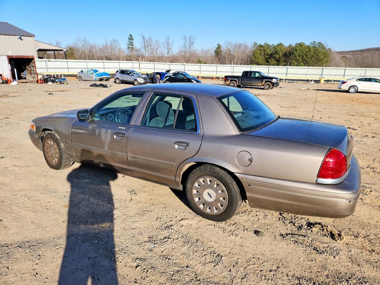 2005 Ford Crown Victoria - Фото 2
