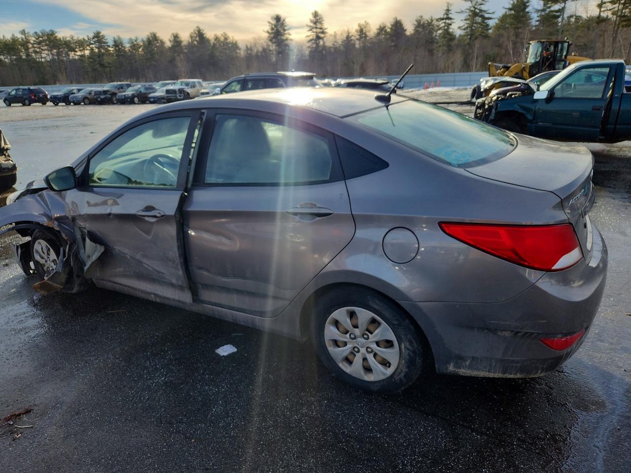 2017 Hyundai Accent Se - Фото 2