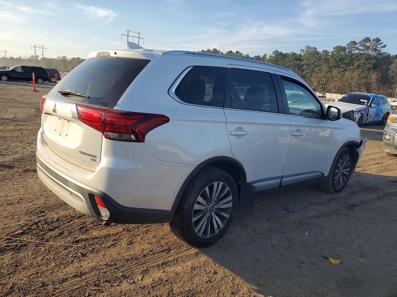 2019 Mitsubishi Outlander Se - Фото 3