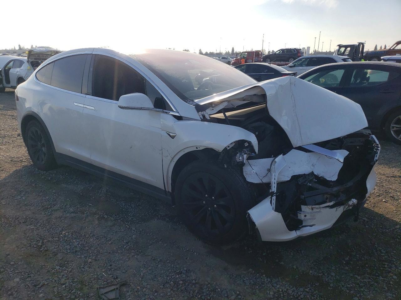 2021 Tesla Model X - Фото 4