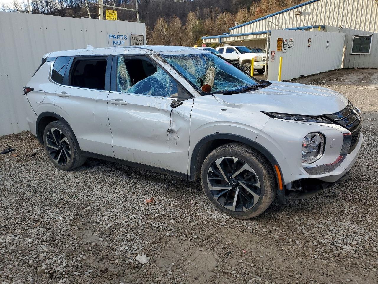 2022 Mitsubishi Outlander Es - Image 4