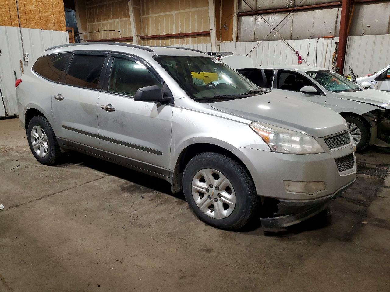 2011 Chev Traverse Ls - Image 4
