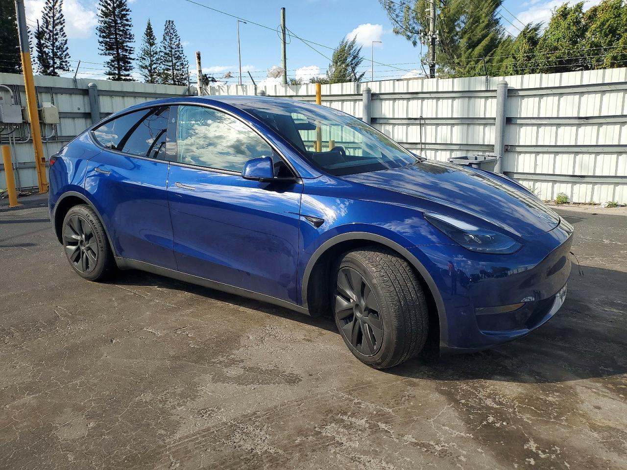 2024 Tesla Model Y - Фото 4