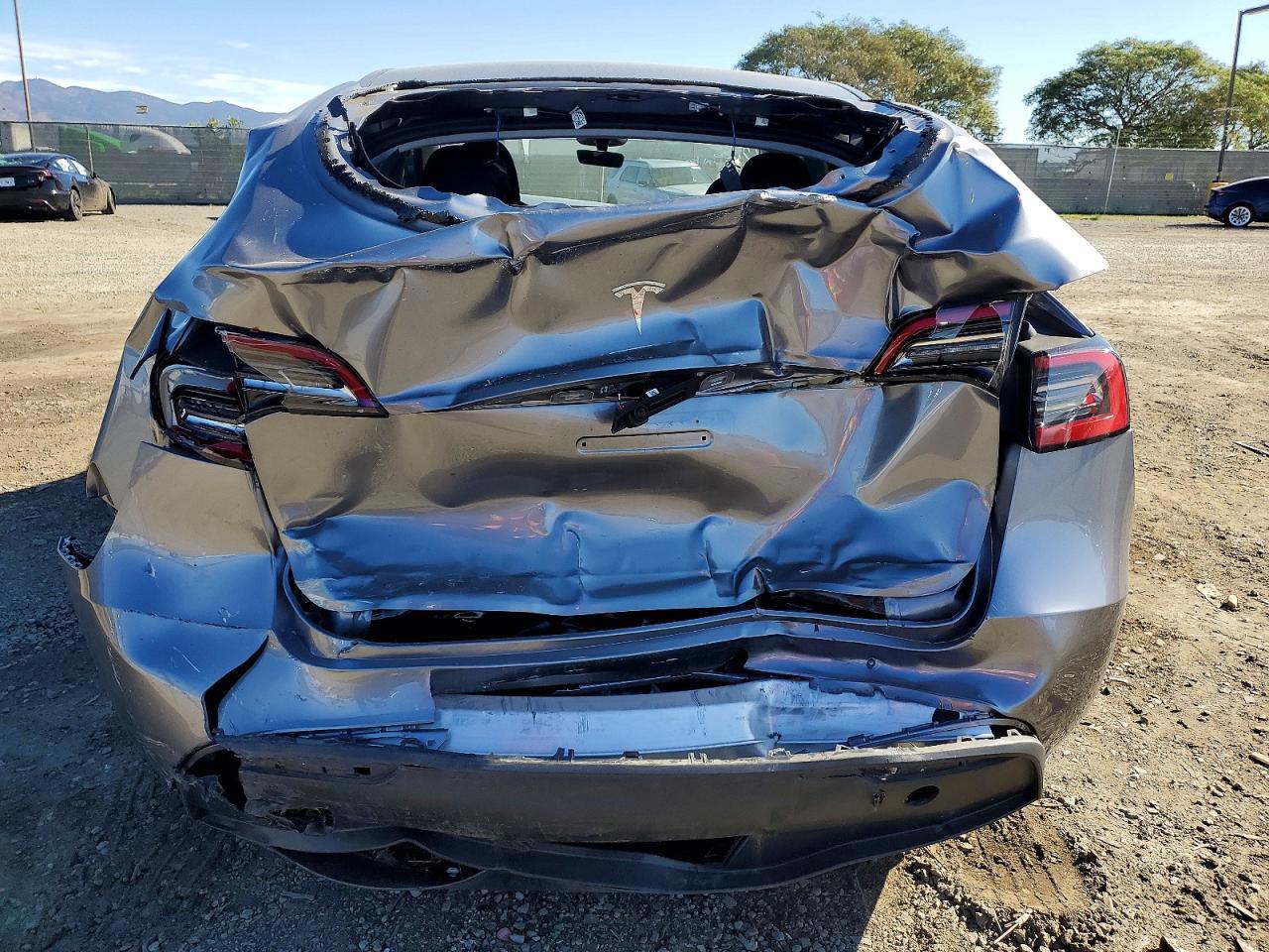 2025 Tesla Model Y - Фото 6