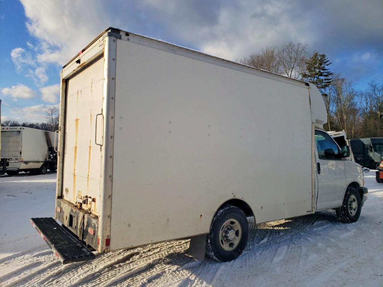 2019 Chevrolet Express - Фото 3