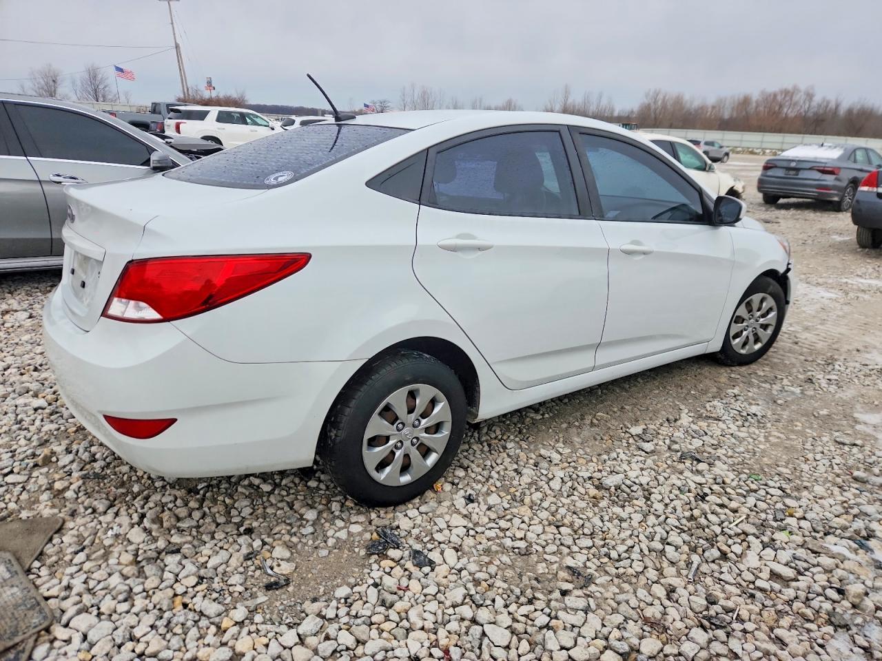 2017 Hyundai Accent Se - Фото 3