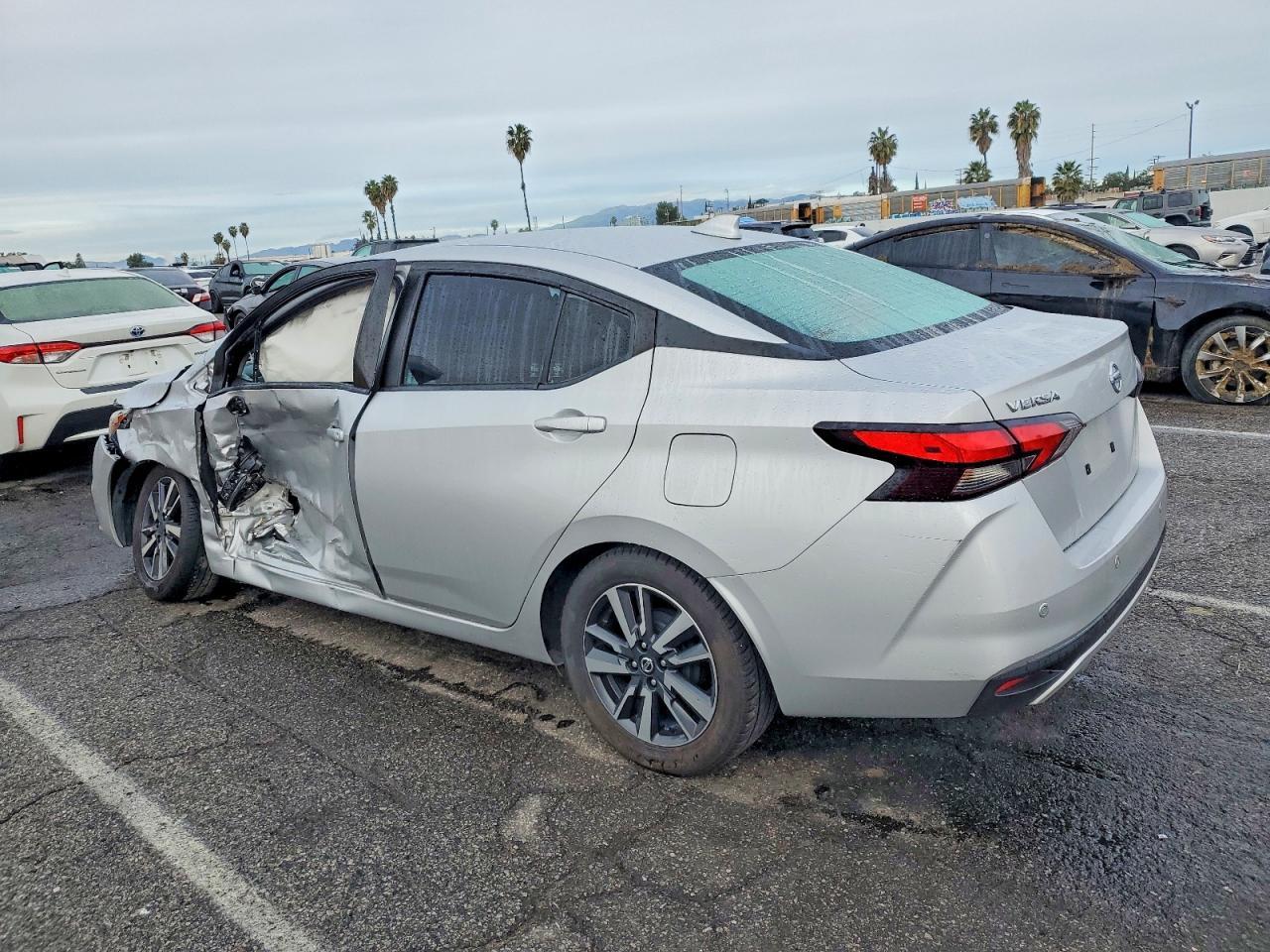 2021 Nissan Versa Sv - Фото 2