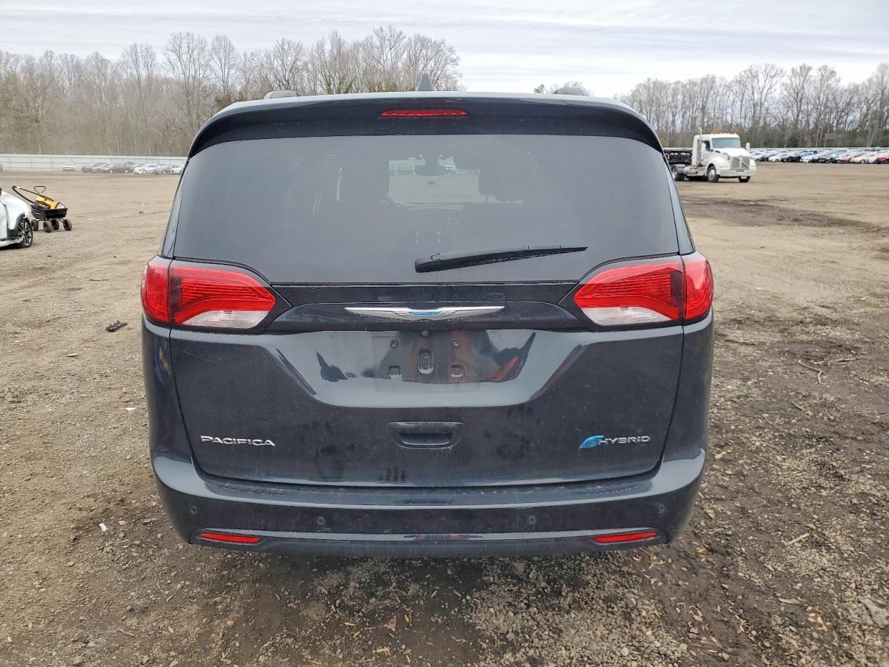 2018 Chrysler Pacifica Hybrid Limited - Image 6