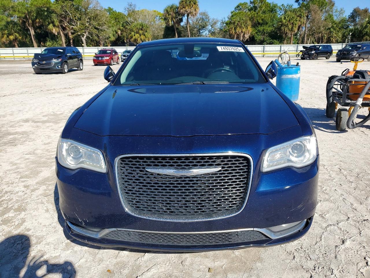2015 Chrysler 300 Limited - Фото 5
