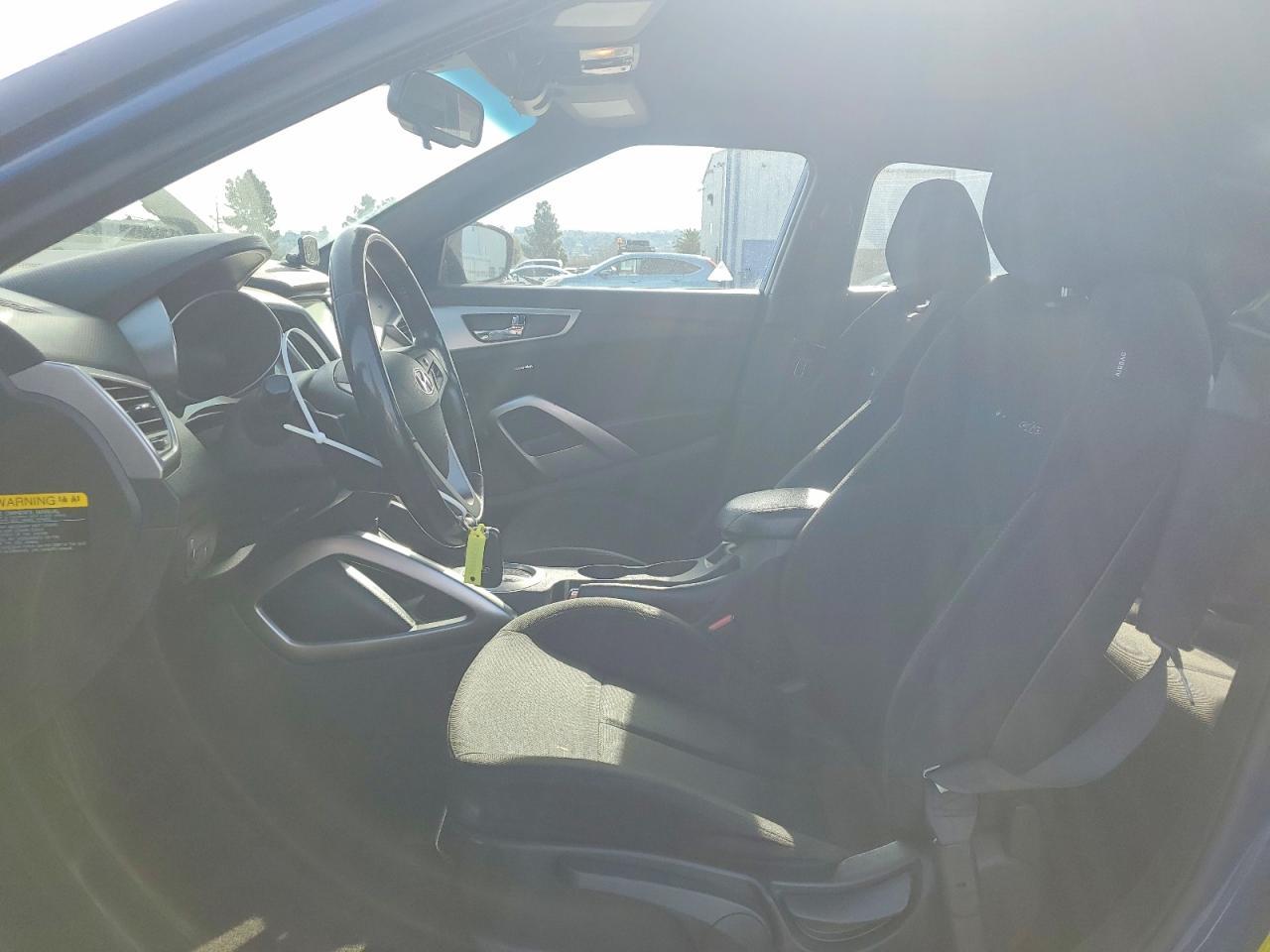 2017 Hyundai Veloster - Image 7