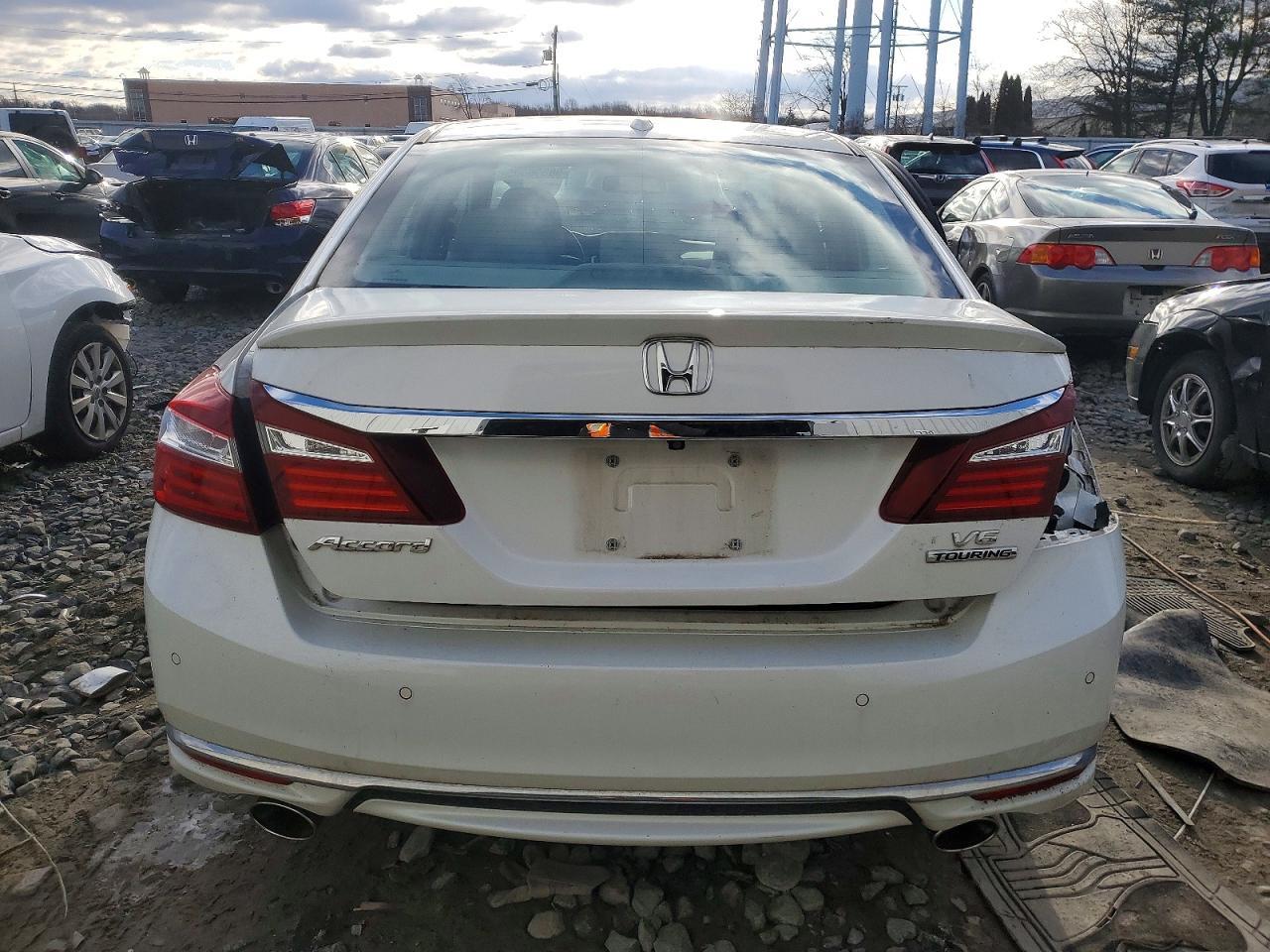 2017 Honda Accord Touring - Image 6