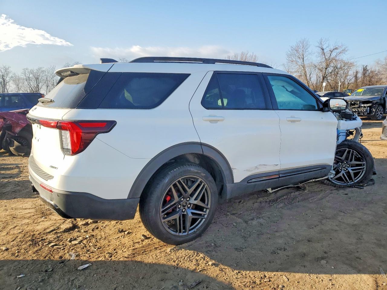 2025 Ford Explorer St-Line - Image 3